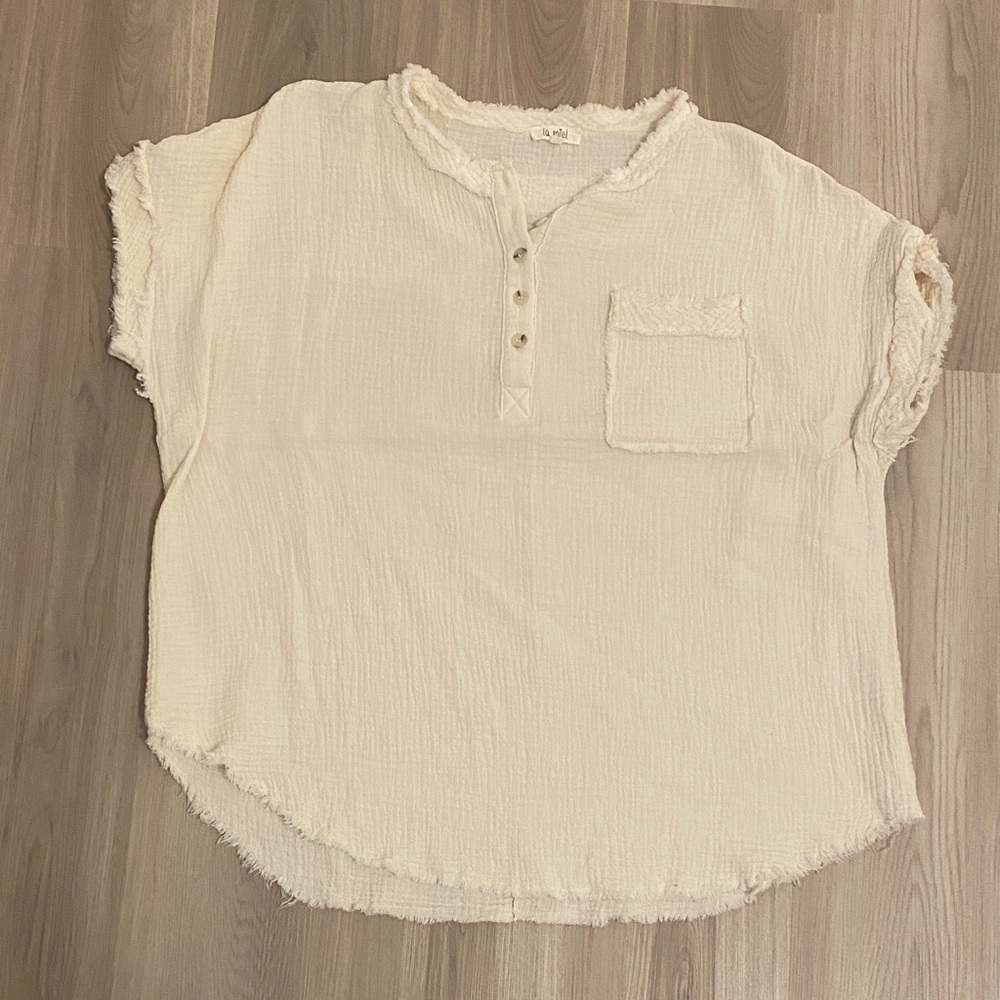 la miel Cream Creped Linen Short Sleeve ButtonUp Top Size M from Flaunt Boutique